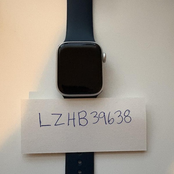 Apple Watch SE 1st Gen 40mm - Silver, A2351 - GPS, Aluminum