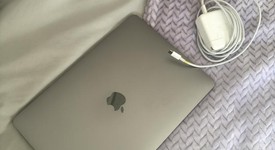 Good
													MacBook Pro 2017 (With Touch Bar) - 13" - I7, Gray, 512 GB, 8 GB, photo 2 of 12