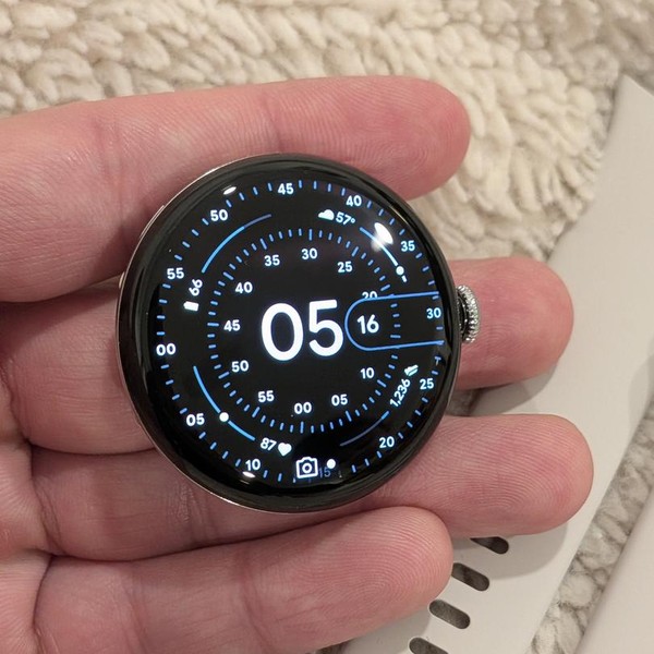 Google Pixel Watch 4 - Wi-Fi, Silver, 41mm