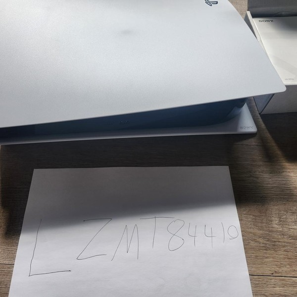 PlayStation 5 Standard Edition (2020) - White, 825 GB, Standard Edition