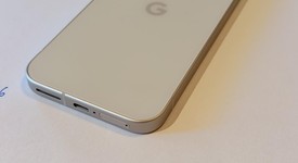 Mint
													Google Pixel 9a - Unlocked, Porcelain, 128 GB, 8 GB, photo 4 of 6