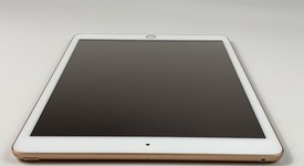 Fair
													Apple iPad 8th Gen - Wi-Fi, Gold, 32 GB, A2270, photo 4 of 7