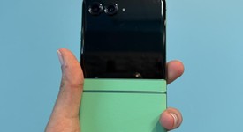 Mint
													Motorola Razr (2025) - Verizon, Green, 256 GB, 8 GB, photo 2 of 6