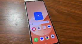 Good
													Samsung Galaxy Z Flip6 - Unlocked, Peach, 256 GB, 12 GB, SM-F741U1, photo 1 of 4