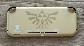 Mint
													Nintendo Switch Lite - Gold, Hyrule Edition, photo 3 of 7
