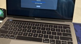 Good
													MacBook Pro 2017 (With Touch Bar) - 13" - I5, Silver, 256 GB, 8 GB, photo 3 of 6