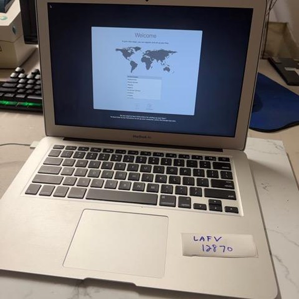 MacBook Air 2017 - 13 inch - 128 GB, Silver, 8 GB, Intel Core i5