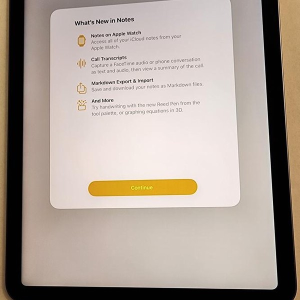 Apple iPad Air 5th Gen - Wi-Fi, 256 GB, Purple, A2588