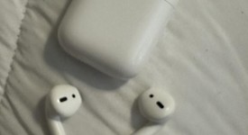 Used
													Apple AirPods 2nd Gen - Lightning Case, photo 2 of 3