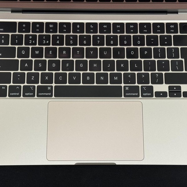 MacBook Air 2022 (M2) - 13 inch - 256 GB, Starlight, 8 GB, Apple M2
