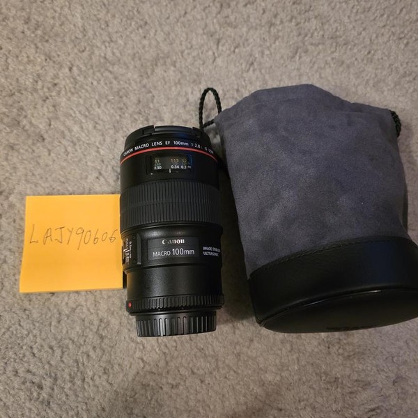 Canon EF 100mm F2.8L Macro IS USM