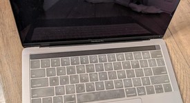 Good
													MacBook Pro 2018 (With Touch Bar) - 13" - I5, Gray, 512 GB, 16 GB, photo 5 of 6
