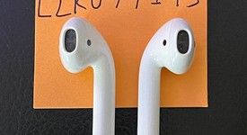 Used
													Apple AirPods 2nd Gen - Lightning Case, photo 4 of 5