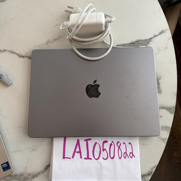 MacBook Pro 2021 - 14 inch - 512 GB, Gray, 16 GB, Apple M1 Pro 8-core