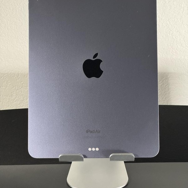 Apple iPad Air (5th Gen) - Wi-Fi, 256 GB, Purple, A2588