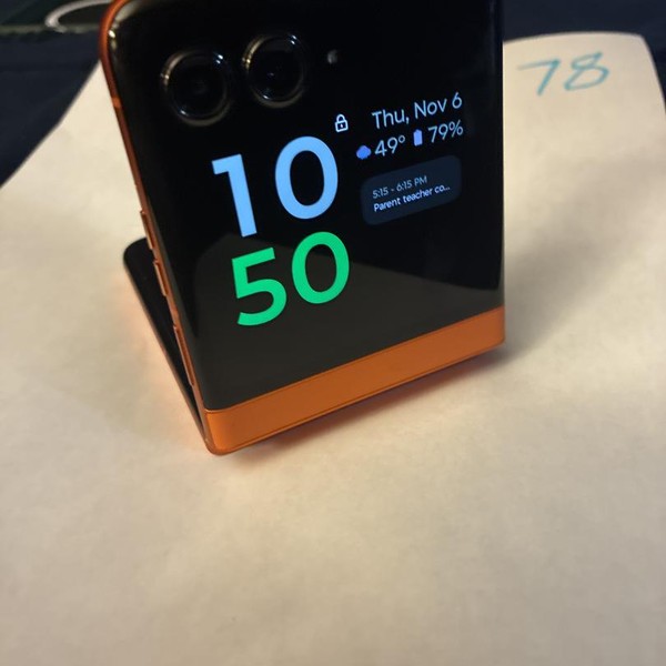 Motorola Razr (2024) - Unlocked, 256 GB, Orange, 8 GB