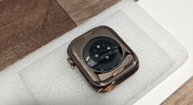 Mint
													Apple Watch Series 10 42mm - Unlocked, Gold, A3001 - Cellular, Titanium, photo 5 of 11