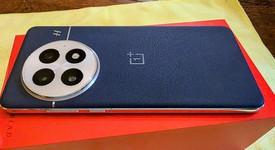 Mint
													OnePlus 13 - Unlocked, Midnight Ocean, 512 GB, 16 GB, photo 4 of 11