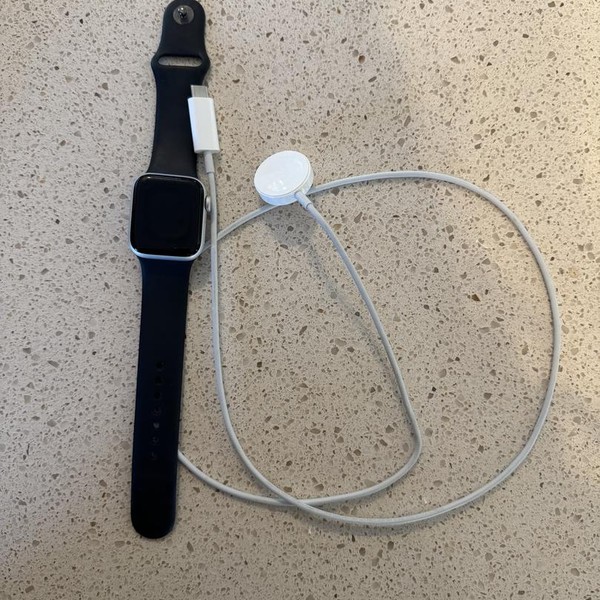Apple Watch SE 1st Gen 40mm - Silver, A2351 - GPS, Aluminum