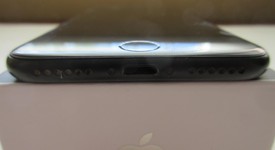 Good
													Apple iPhone 7 - Sprint, Black, 32 GB, A1660, photo 4 of 11