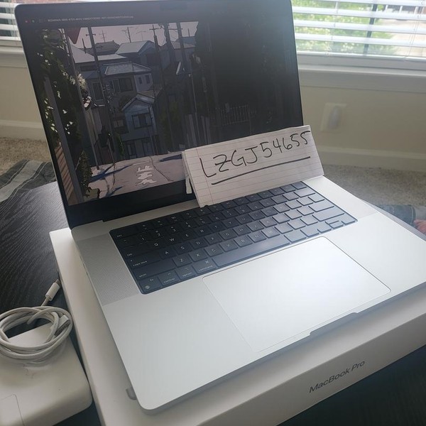 MacBook Pro 2023 - 16 inch - 1 TB, Silver, 32 GB, Apple M2 Max