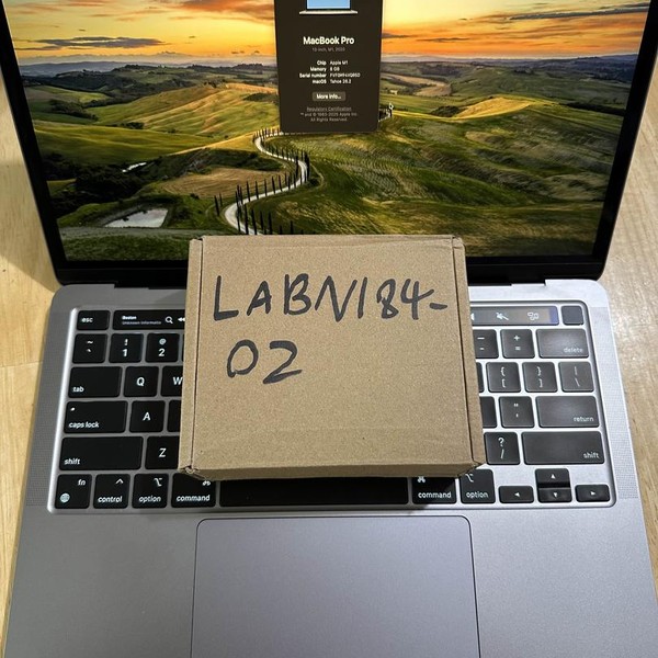 MacBook Pro 2020 - 13 inch - 256 GB, Gray, 8 GB, Apple M1