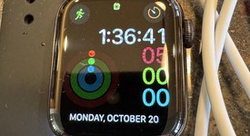 Good
													Apple Watch Series 5 40mm - Unlocked, Black, A2094 Cellular, Stainless Steel, photo 3 of 5