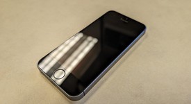 Good
													Apple iPhone SE 1st Gen 2016 - Verizon, Grey, 16 GB, A1662, photo 1 of 4