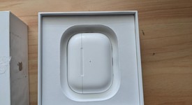 Used
													Apple AirPods Pro 2 - Lightning, photo 4 of 12