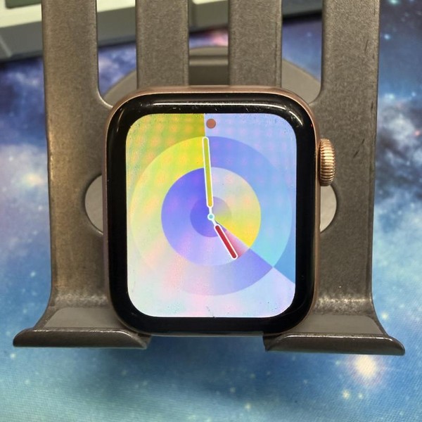 Apple Watch Series 4 40mm - Unlocked, Gold, A1975 - Cellular, Aluminum