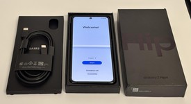 Good
													Samsung Galaxy Z Flip4 5G - Unlocked, Graphite, 128 GB, 8 GB, SM-F721U1, photo 2 of 5