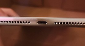 Good
													Apple iPad 5th Gen - Wi-Fi, Silver, 32 GB, A1822, photo 1 of 7