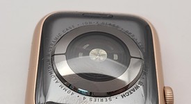 Good
													Apple Watch Series 4 40mm - Unlocked, Gold, A1975 - Cellular, Aluminum, photo 1 of 4