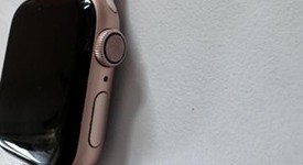 Good
													Apple Watch Series 4 40mm - Gold, A1977 - GPS, Aluminum, photo 3 of 6