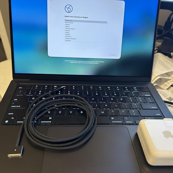 MacBook Pro Late 2023 (M3) - 14 inch - 512 GB, Black, 18 GB, Apple M3 Pro 11-core, 14-core GPU