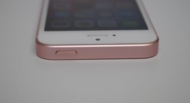 Good
													Apple iPhone SE 1st Gen 2016 - Unlocked, Rose Gold, 128 GB, A1662, photo 3 of 12