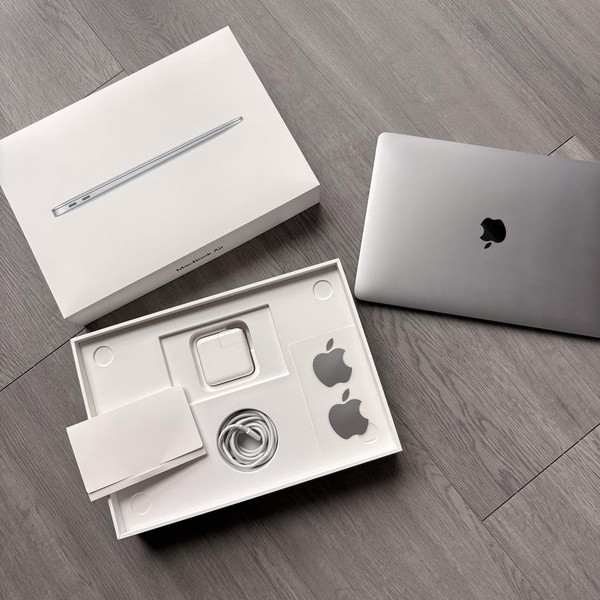 MacBook Air 2018 - 13 inch - 128 GB, Gray, 8 GB, Intel Core i5