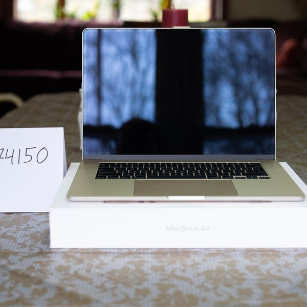 MacBook Air 2025 (M4) - 15 inch - 512 GB, Starlight, 16 GB, Apple M4