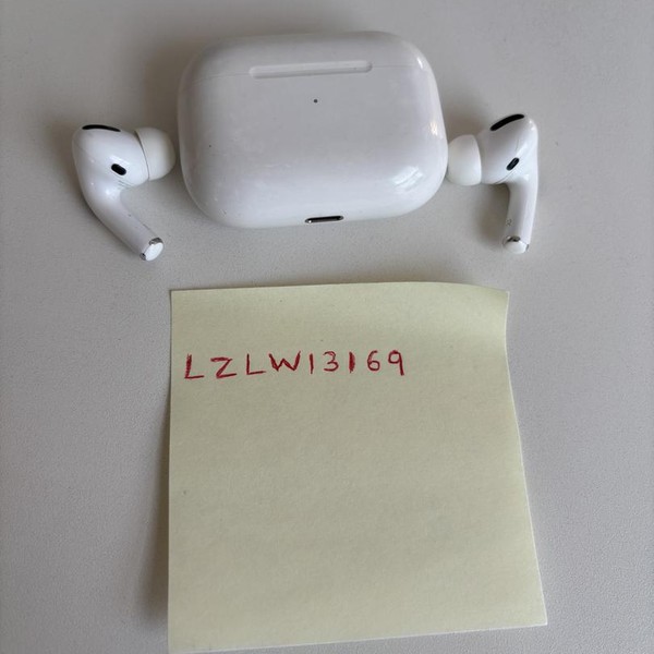 Apple AirPods Pro - Wireless Case