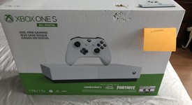 Mint
													Xbox One S (2016) - White, 1 TB, photo 4 of 4