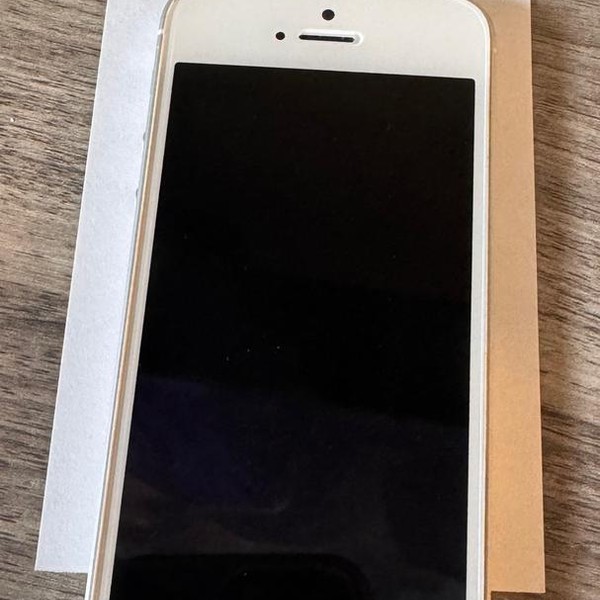 Apple iPhone SE 1st Gen 2016 - Unlocked, 64 GB, Silver, A1723