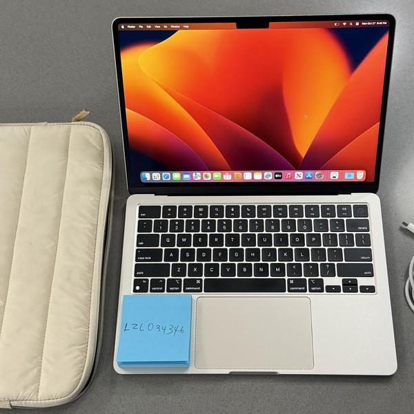 MacBook Air 2022 (M2) - 13 inch - 256 GB, Starlight, 8 GB, Apple M2