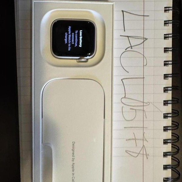 Apple Watch SE 3rd Gen 40mm - Unlocked, Starlight, A3326 - Cellular