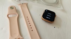 Mint
													Apple Watch Series 5 40mm - Unlocked, Gold, A2094 Cellular, Aluminum, photo 4 of 10