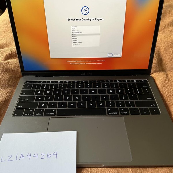 MacBook Pro 2017 (No Touch Bar) - 13 inch - 256 GB, Gray, 8 GB, Intel Core i5