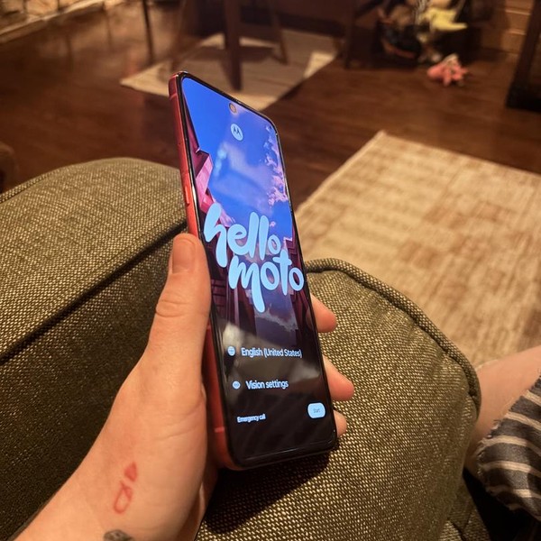 Motorola Razr Ultra (2025) - Unlocked, 512 GB, PANTONE Cabaret, 16 GB