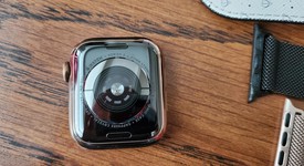 Good
													Apple Watch Series 4 40mm - Unlocked, Gold, A1975 - Cellular, Stainless, photo 1 of 8