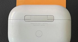 Used
													Apple AirPods Pro - MagSafe Case, photo 3 of 5