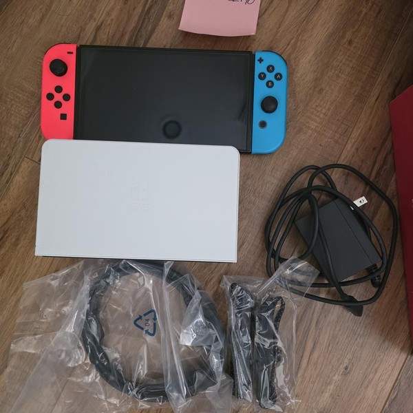Nintendo Switch - OLED - 64 GB, Red & Blue