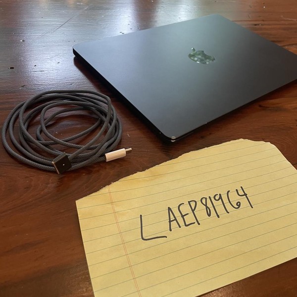 MacBook Air 2022 (M2) - 13 inch - 256 GB, Midnight, 8 GB, Apple M2